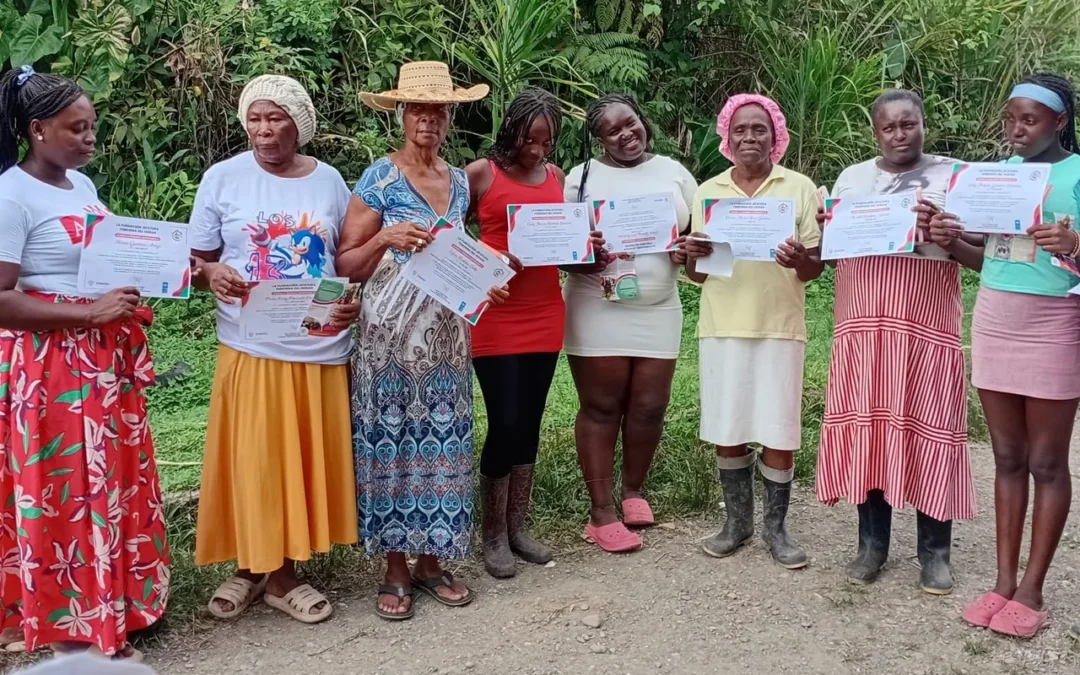 Mujeres beneficiarias de proyectos sociales en Colombia